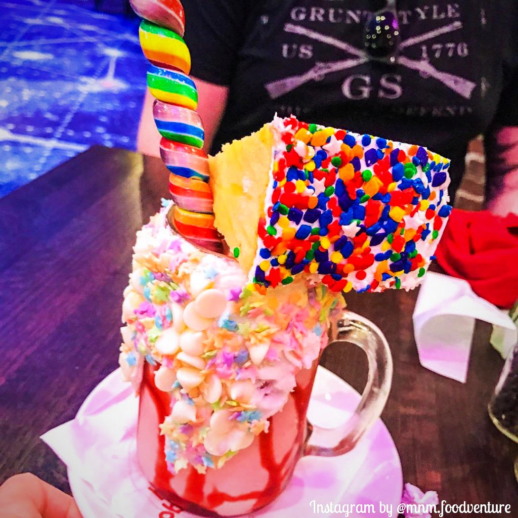 Kissimmee's tweet photo. Enjoying a #StrawberryBigBang at @PlanetHollywood! Strawberry milkshake, sprinkles and a slice of a birthday cake 😋 https://t.co/7mEThi4sI4 https://t.co/zGTHO9F8ln