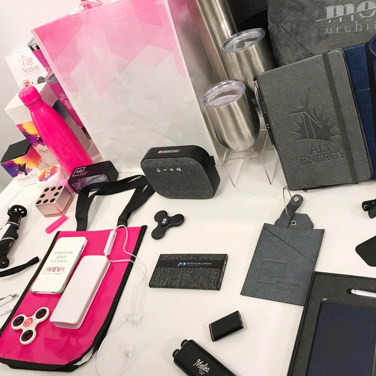 LaureltreePromo's tweet photo. Thanks to everyone who came to our Christmas in September event! We loved sharing our products and giving out fun raffle prizes! #promogifts https://t.co/Evnm0OAWJ4
