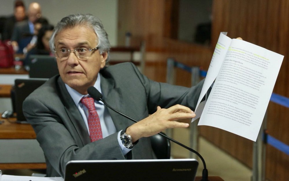 Senador demonstra que BNDES não reprovou nenhum projeto da JBS durante Governo PT- bit.ly/2g7yTBV