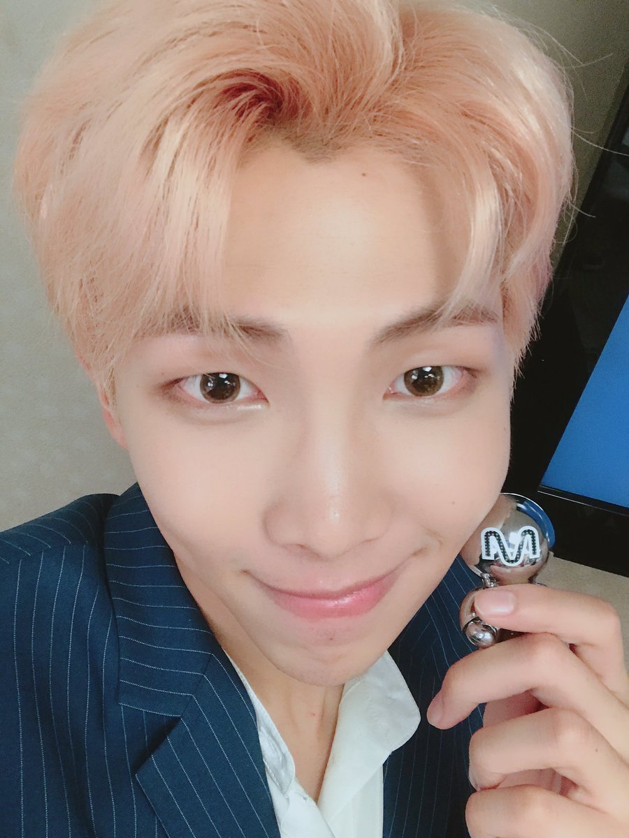 MarisolMndez20's tweet photo. @EnamorandonosTV  #MiNovioEs Kim Nam Joon💖 😍💘el mejor líder💖💖 https://t.co/R46Lm2PMnW