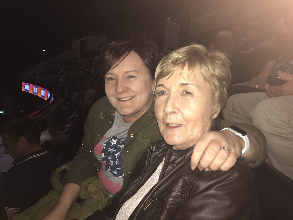 traceybinnie's tweet photo. #tweetcaroline https://t.co/smKb7FimTc