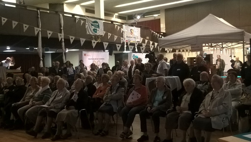 Samentegenarmoe's tweet photo. Nu de beurt aan prov. Antwerpen Vrijwilligers #samentegenarmoede geven startschot campagne #1op7 haalt de meet niet! https://t.co/2SkvtwoHtu