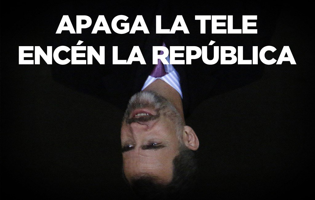 cupnacional's tweet photo. A les 21h... apaga la tele, encén la República! Passa-ho! 😉 https://t.co/MfwuqwGnPq