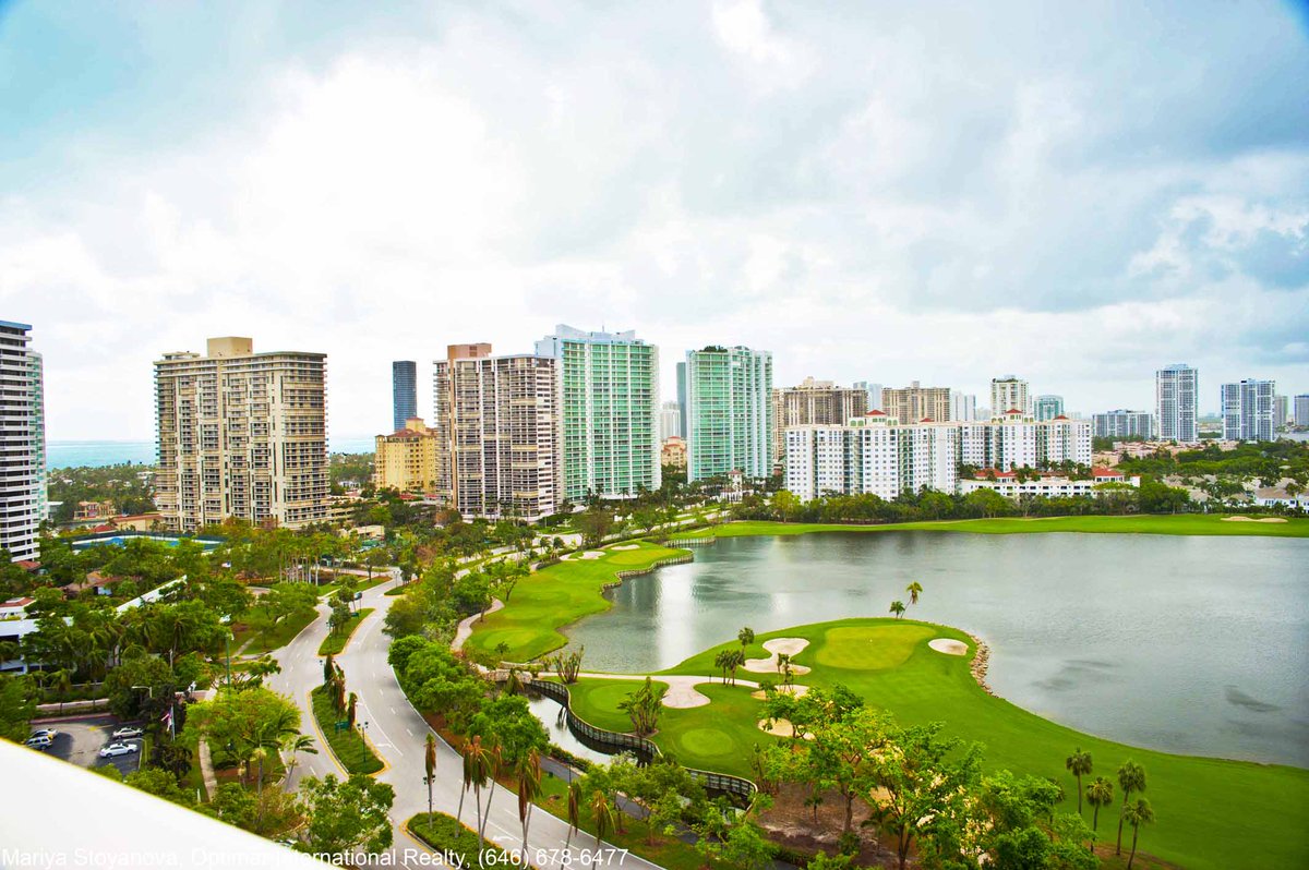 MariyaRealtor's tweet photo. Completely remodeled, spacious 1br apartment overlooking the majestic Turnberry Golf course. https://t.co/5cKJlfAjgM https://t.co/t2e9Hxa8UL