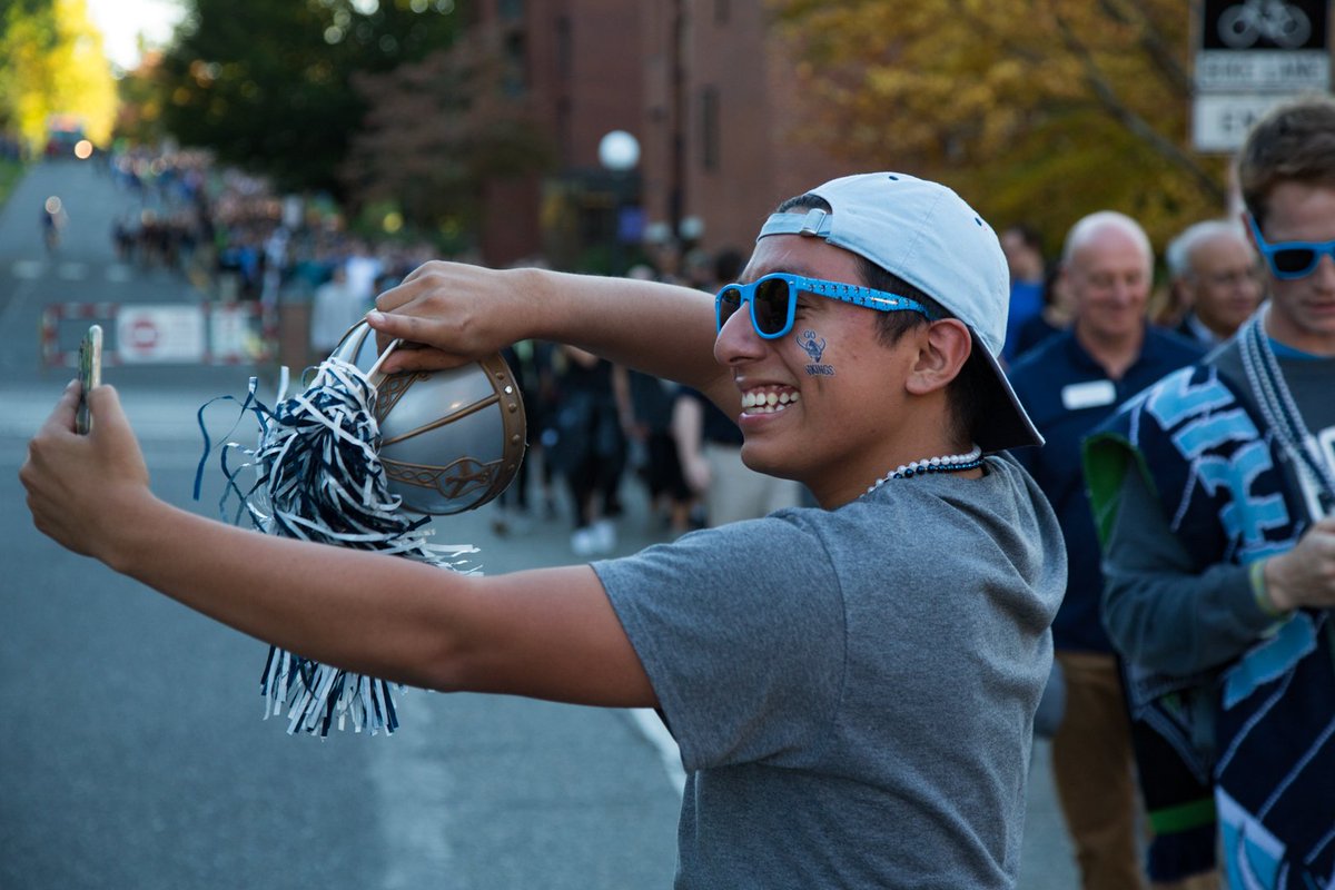 WavelengthWWU's tweet photo. Photo by Hailey Hoffman // AS Review
#wwu #bellingham #readAS https://t.co/WSCypQC3v5