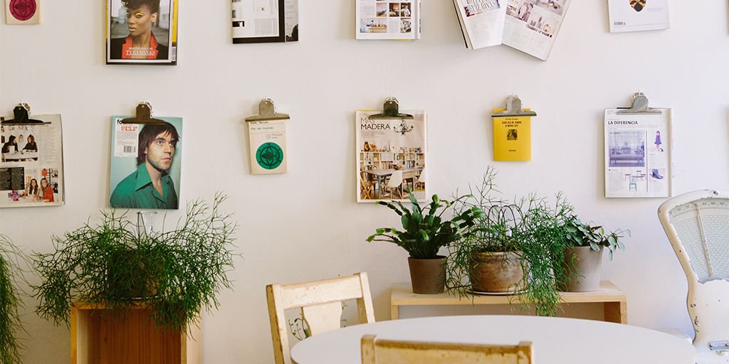 Taskrabbit's tweet photo. Use clipboards to create a lowkey version of a gallery wall! save money while still getting visual appeal #TaskTip https://t.co/vq7UKPvgR2 https://t.co/Sn3qH4FK3l