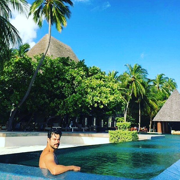 BeyBaly's tweet photo. Esperando la noche necesito compania https://t.co/9CuXDoEKwM