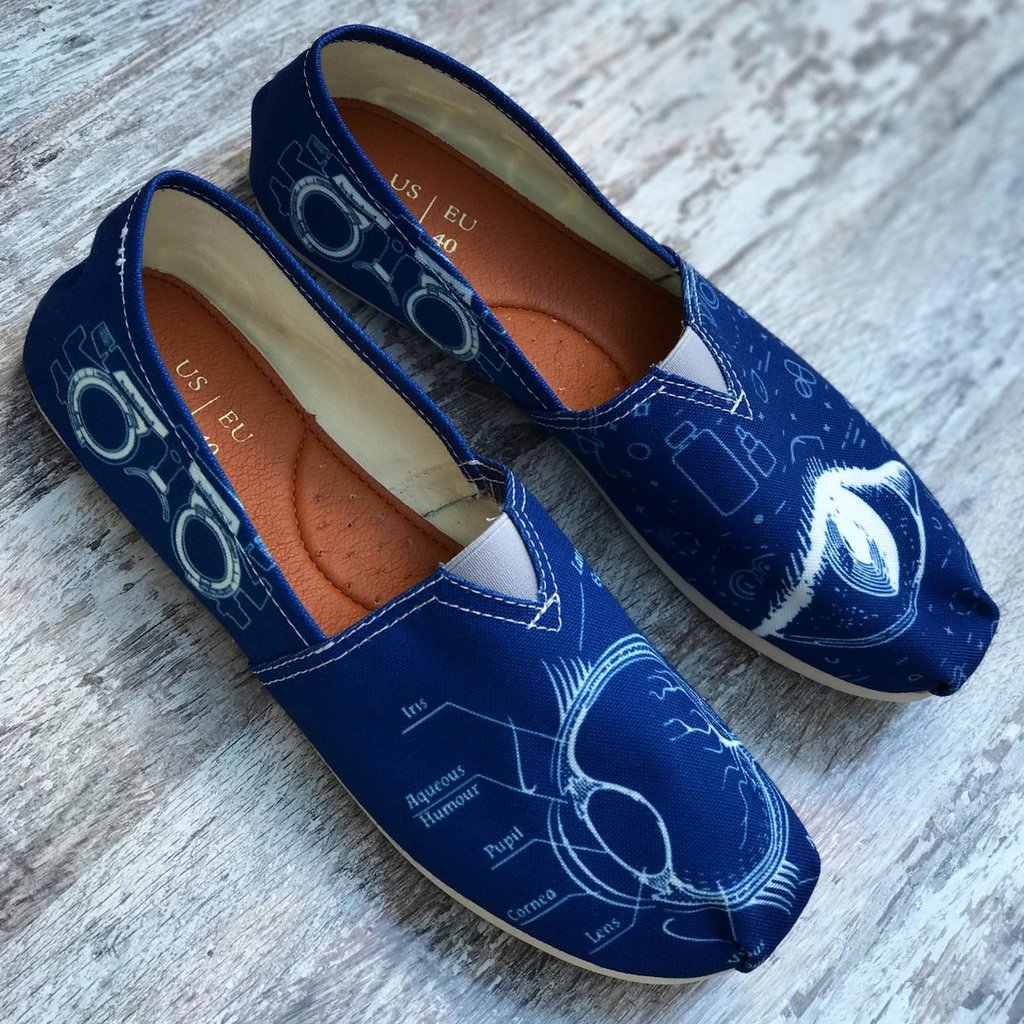 VisionMonday's tweet image. Kick back at the end of the day or over the weekend with these Optometry Casual Shoes from @Groovebag. #TuesdayTreat ow.ly/kw9g30fCanV