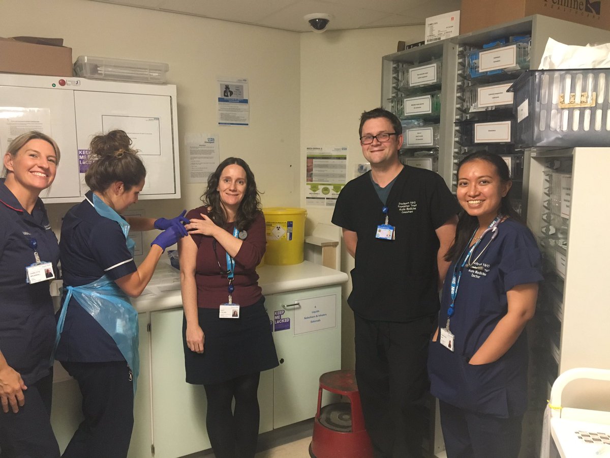 Stephanieker01's tweet photo. Acute Med Consultants, one SHO &amp; our Matron lining up for flu vaccines with Sr Hazel Jones #fluvaccine #flufighter2017 #ProtectOurPatients https://t.co/jyE4U81Zdt