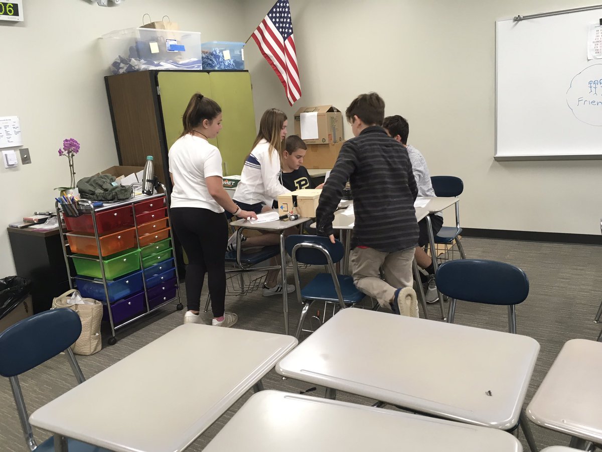 gneuses's tweet photo. Breakout Edu with ELA Period 8 #Engage109 https://t.co/6bfqKxQeWf
