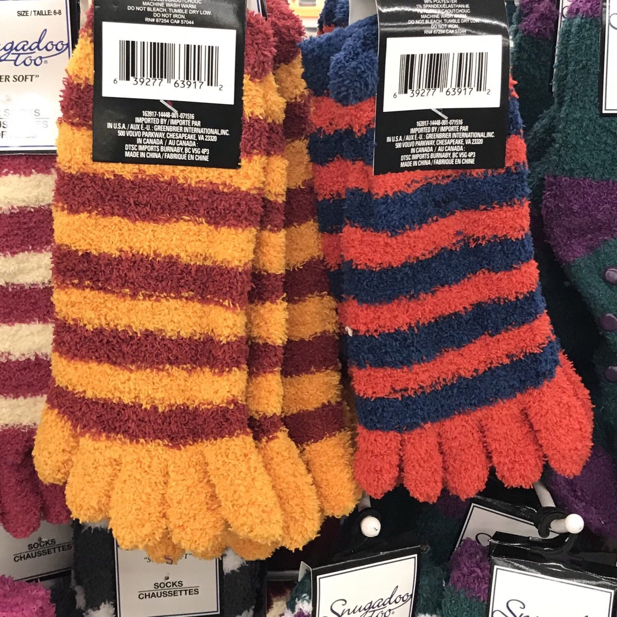 GiddyGayGoblin's tweet photo. OMG! (i.e. oh my #goblin) So excited! I finally found gloves for my stubby goblin fingers! #WinterIsComing #TinyDigits https://t.co/bsM0wRige0
