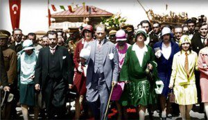 İnsanı insana kulluktan, Türk kadınını erkeğin yanında 2. sınıflıktan kurtaran Medeni Kanunun kabulünün 91.yıldönümü. Atatürk'e minnettarız.