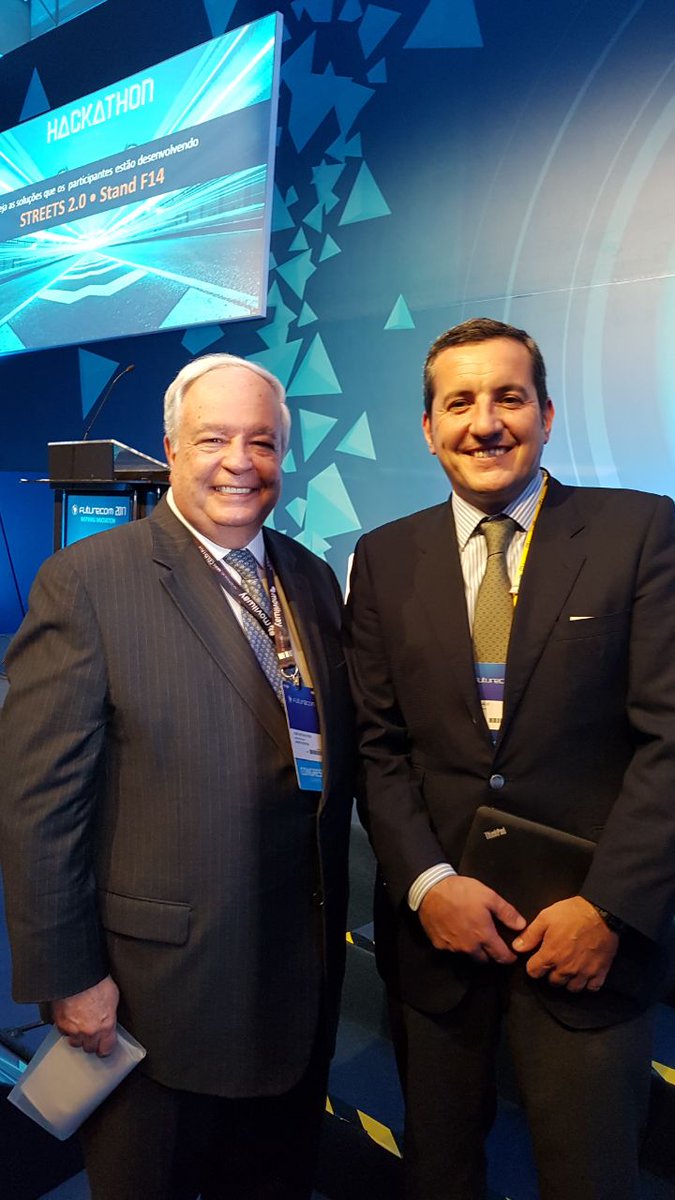 CELISTICS's tweet photo. José Antonio Ríos, CEO de #CELISTICS, y Enrique Medina, CPO de #Telefónica, en los momentos previos a su panel ejecutivo de #Futurecom2017 https://t.co/niiy11fciy