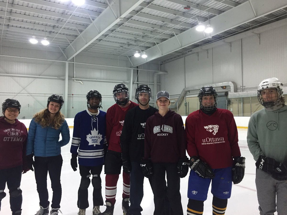 GeeGeesWHOC's tweet photo. 1st year student-athlete Jocelyn Ballantyne #teaching in the Learn to #Skate program #GGRec #Culture #HorseHockey ๐ https://t.co/VreAC4nlpV