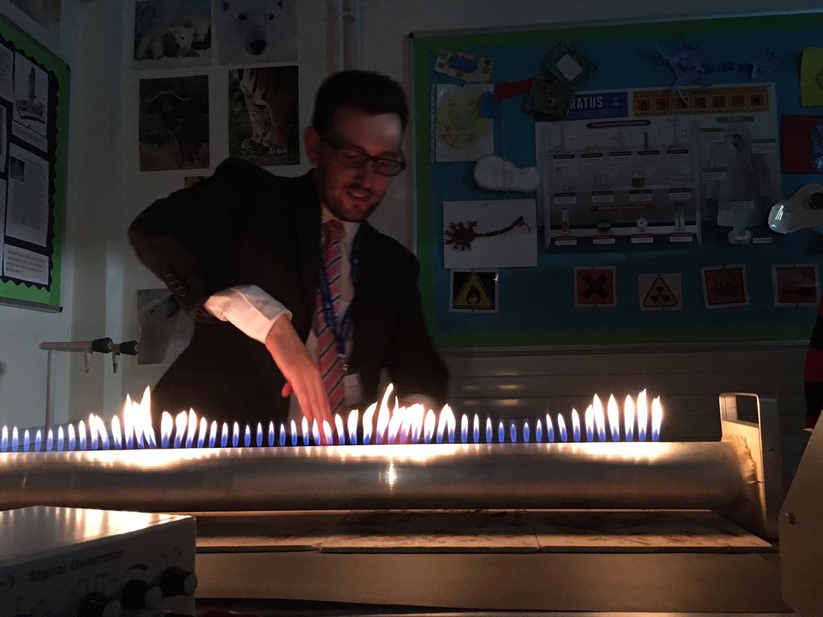 GreyCourtSci's tweet photo. Dr Fox π¦ in full flow explaining the Ruben's Tube #GCPhys #GCopenevening2017 @GreyCourtTweets https://t.co/FGN7jSUEua