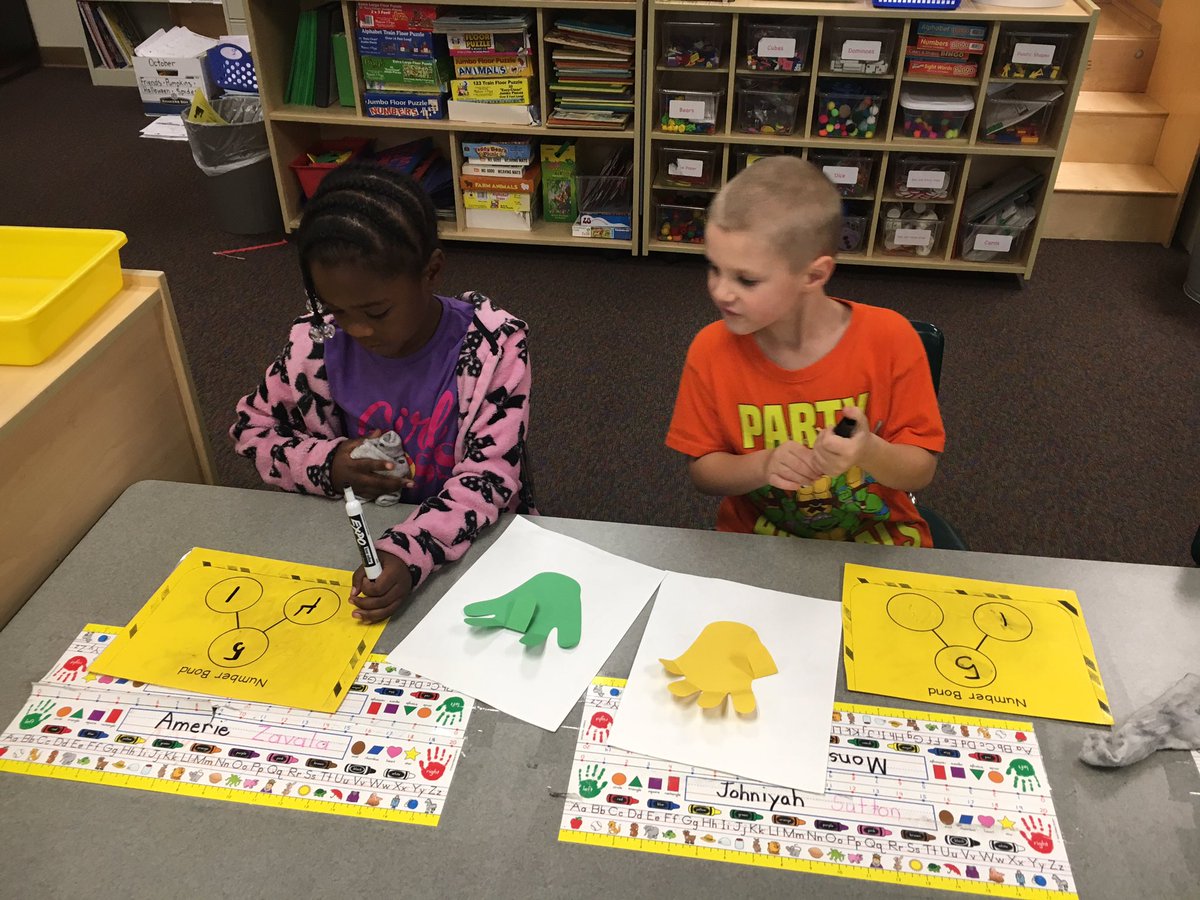 mrsfrederickSFE's tweet photo. We know our bonds of 5 👍 #sfelearns https://t.co/6tsepZgVMT