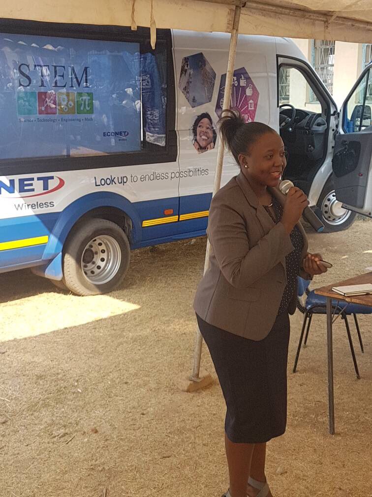 ivy_ropah's tweet photo. Taking @elevateyouthzw to the youth - Mtoko High School today @TendaiGwanzura @tamchibwa @shamey2003 @bmbutsa @econetzimbabwe #Technology https://t.co/29ffz9wkuj
