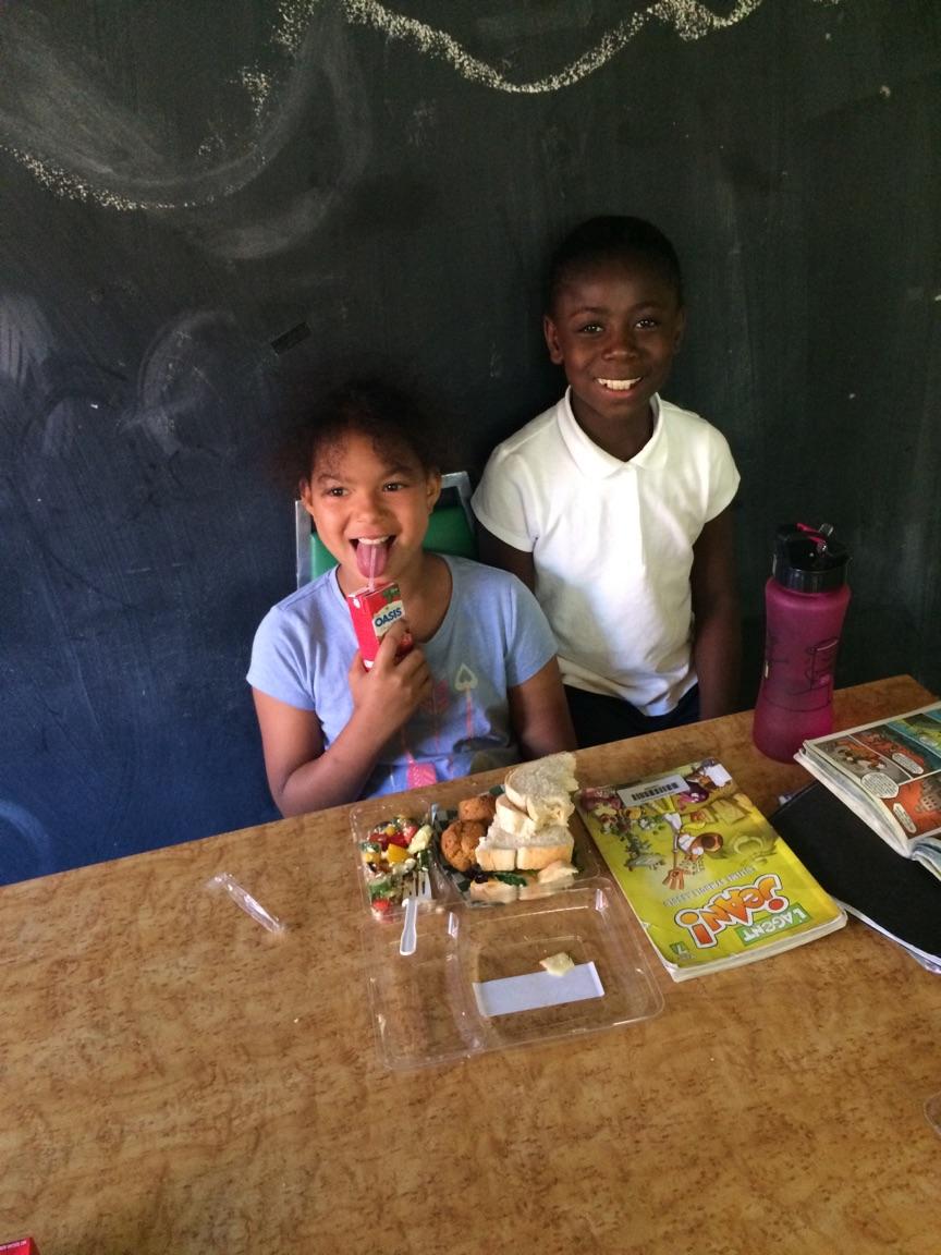 whmba's tweet photo. Heureux des solutions de la Mission pour offrir des repas sains à des jeunes montréalais. #Faim #RepasGratuits #signesvitaux @FondationGrMTL https://t.co/wWp7UbVwN4