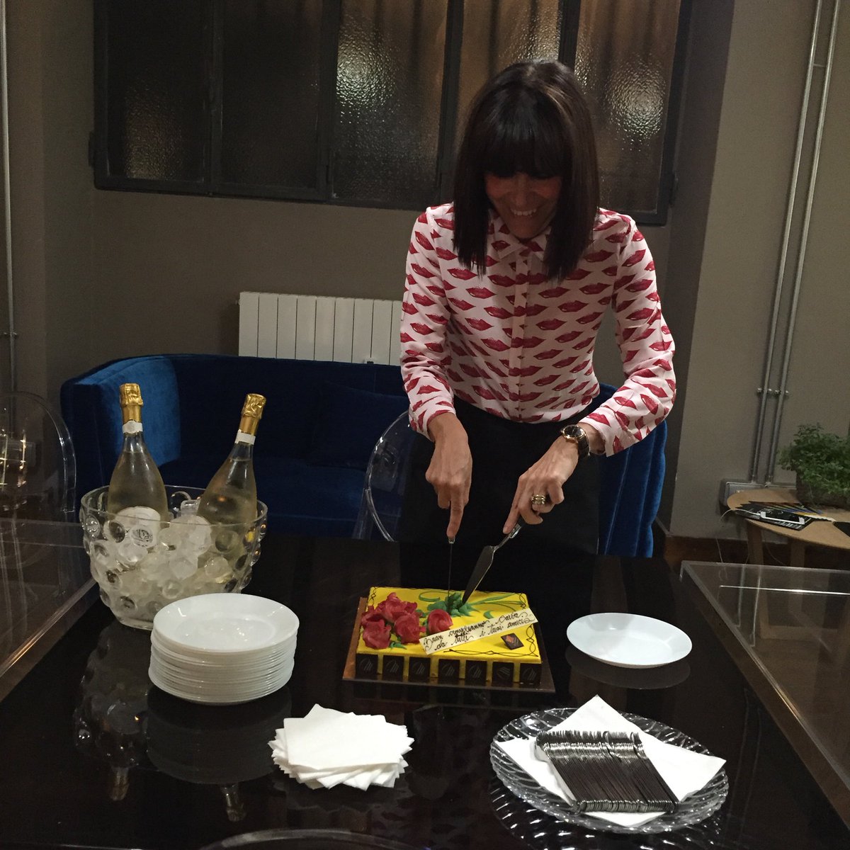 Serata speciale:festeggiamo l'arrivo di #chepizza! e il compleanno di <a href="/IcardiCarla/">Carla Icardi</a> con una bellissima torta <a href="/AleComaschi83/">Alessandro Comaschi Pastry Chef</a> @MartesanaMilano