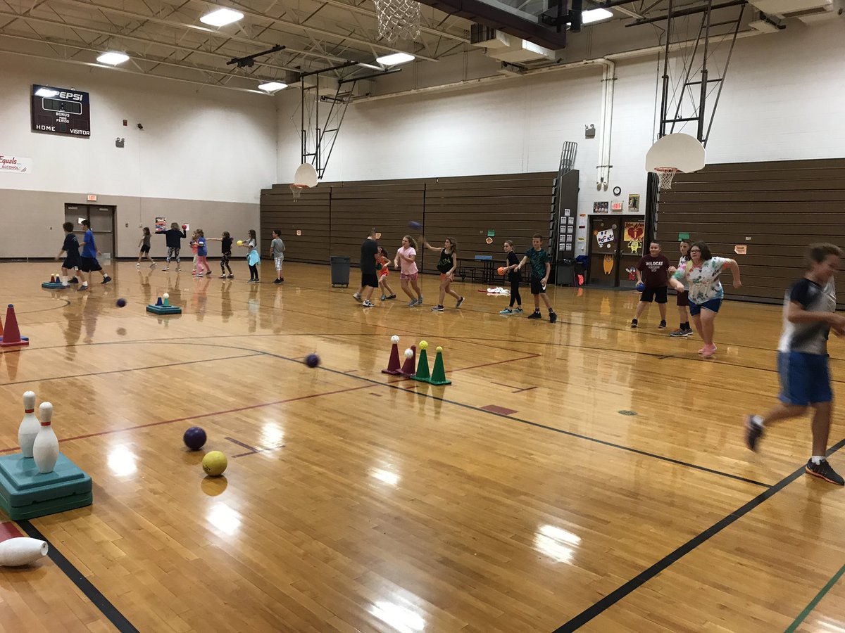 LRUEWildcats's tweet photo. Who's going to 'sink the ship' the fastest!! #PEfun #focusonaim #WeAreLR https://t.co/Rpy9KpMmwx