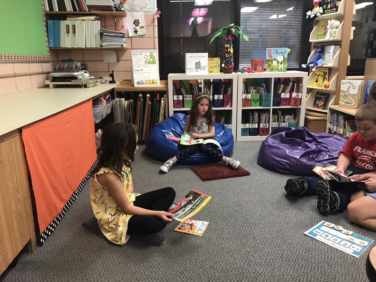 FranklinD64's tweet photo. KDG learn to re-read for information and to connect pages during reading workshop @MissRousakis #engageD64 #Falcons64 #LovePublicEducation https://t.co/RyVmCFF5aN