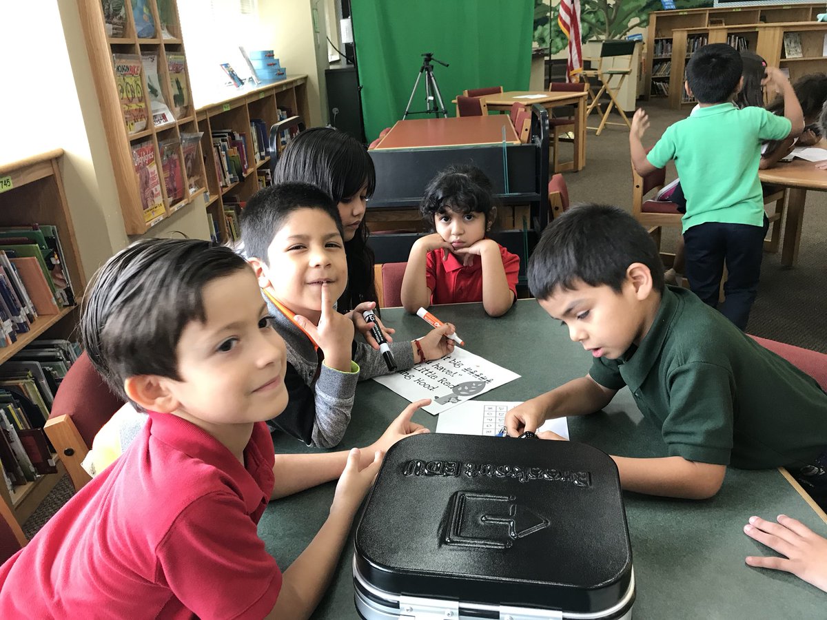 LindseyLoss's tweet photo. 1st graders trying to save Grandma! @breakoutEDU @McWhortermavs @techhoop https://t.co/izY9LBFYnd