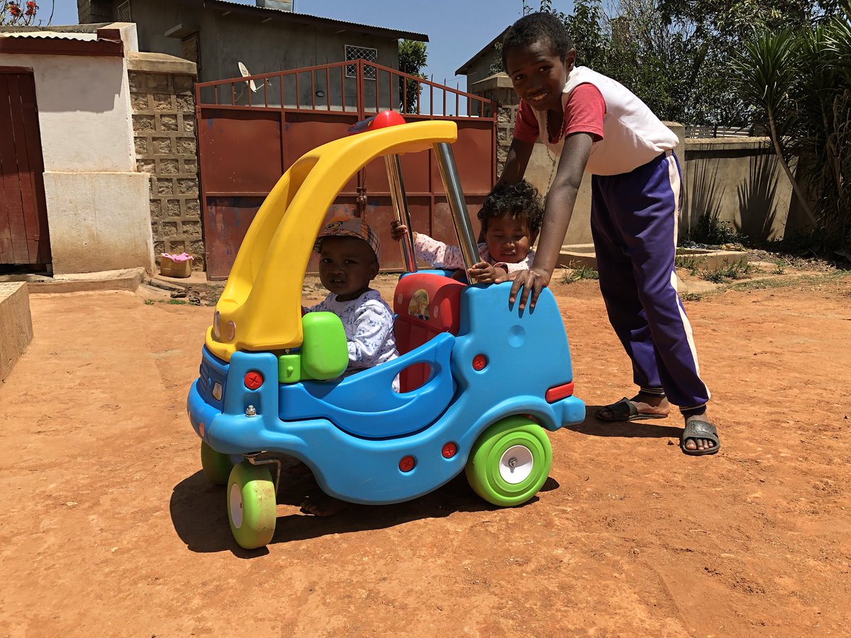 broglin_odile's tweet photo. La #fondation #peopleandbaby renouvelle son soutien aux #enfantsdusoleil #madagascar ! https://t.co/0K6FeQIkE0