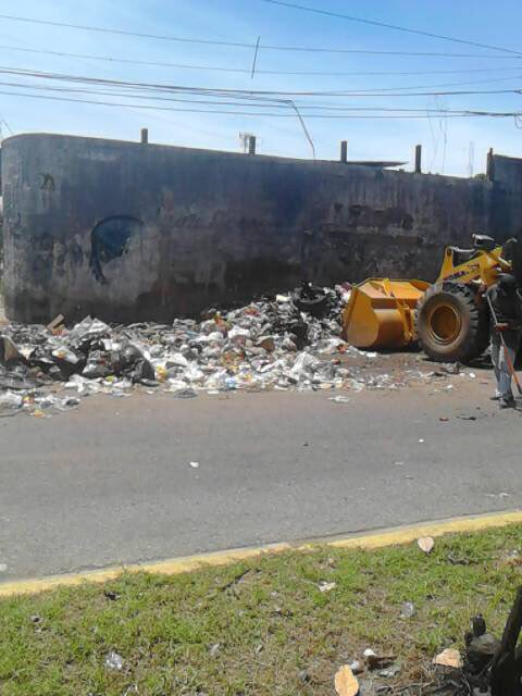 rafaellacava10's tweet photo. Seguimos recogiendo el desastre q crean los incompetentes e indolentes de quienes aspirar a dirigir a Carabobo. Irresponsables mil veces!!! https://t.co/DVue0pzgSm