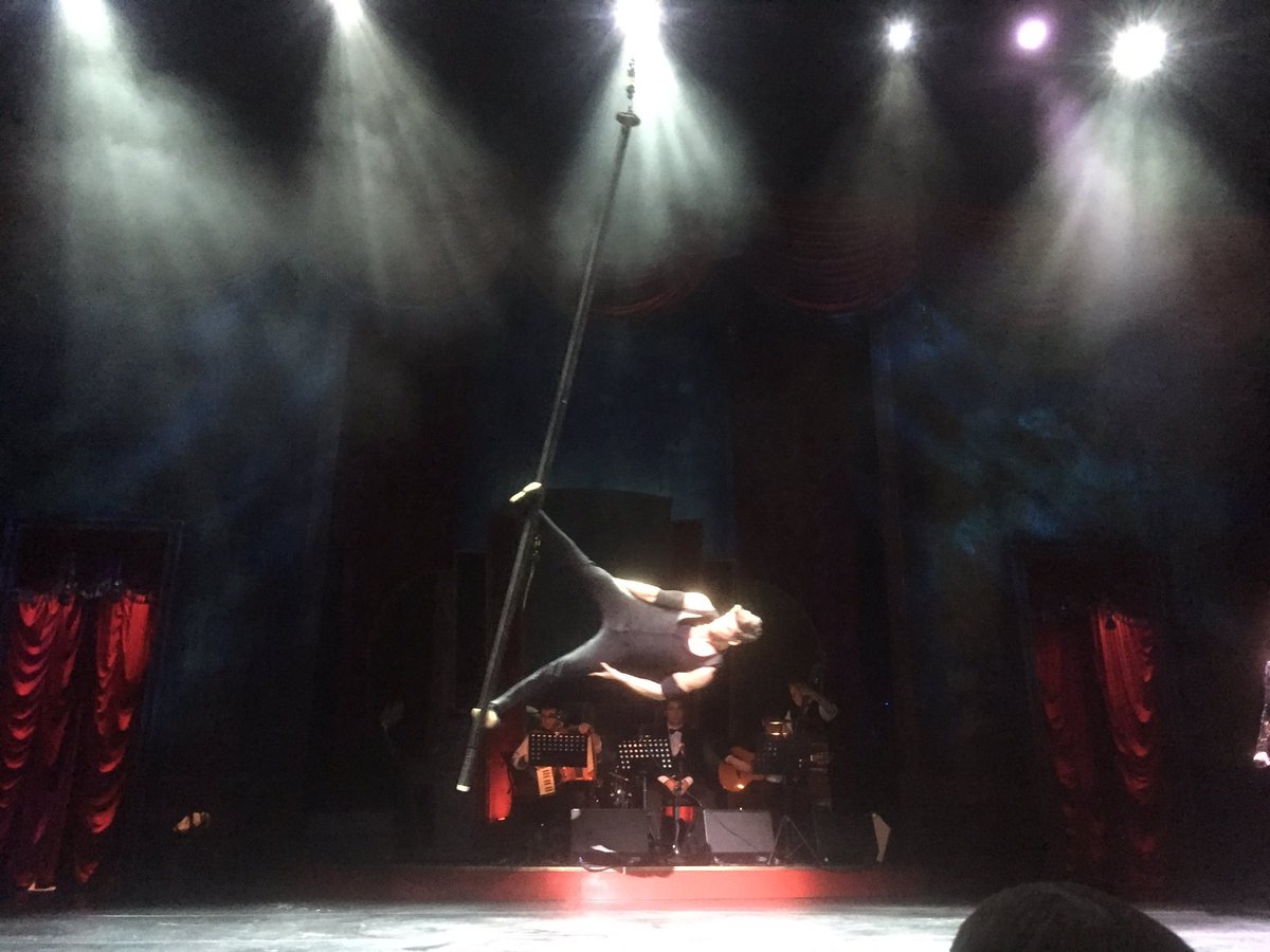 Bijna op het podium <a href="/Amphion0314/">Amphion Cultuurbedrijf</a> <a href="/recirquel/">Recirquel</a> #prachtigeshow