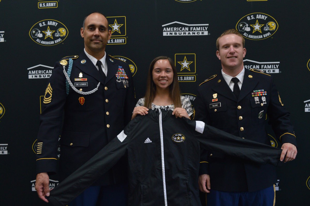 AllAmericanBand's tweet photo. Honored to welcome Piccolo Player Kayla Klussman as an #USAAAMB 🎼🇺🇸

#ArmyBowl https://t.co/7HDxYYPuMA
