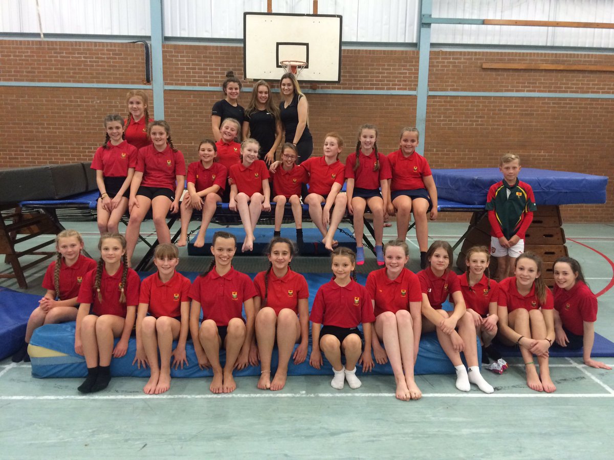AddGorffStrade's tweet image. Noson Agored Bl.6! Diolch i bawb a wnaeth berfformio heno #gymnastegareuorau 👏🏻 Diolch hefyd i'r 6ed 😃👌