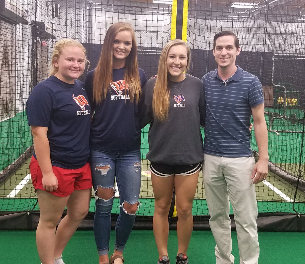 BlitzSportsGA's tweet photo. PLAYER INT - @HabSoftball @Paigecook06 @ansleighholland @AskewAdelaide talk '17 season, chemisty &amp; region tourney! https://t.co/y4SnPg4oZb https://t.co/CW4KIctPzx