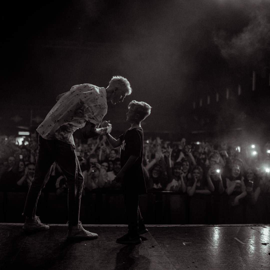 SharonBradburn's tweet photo. @Tanyelala Going to get a #Canvas of this #firstgig #faverapper #MGK #memoriesforlife ❤ https://t.co/cnX4YAx0vG