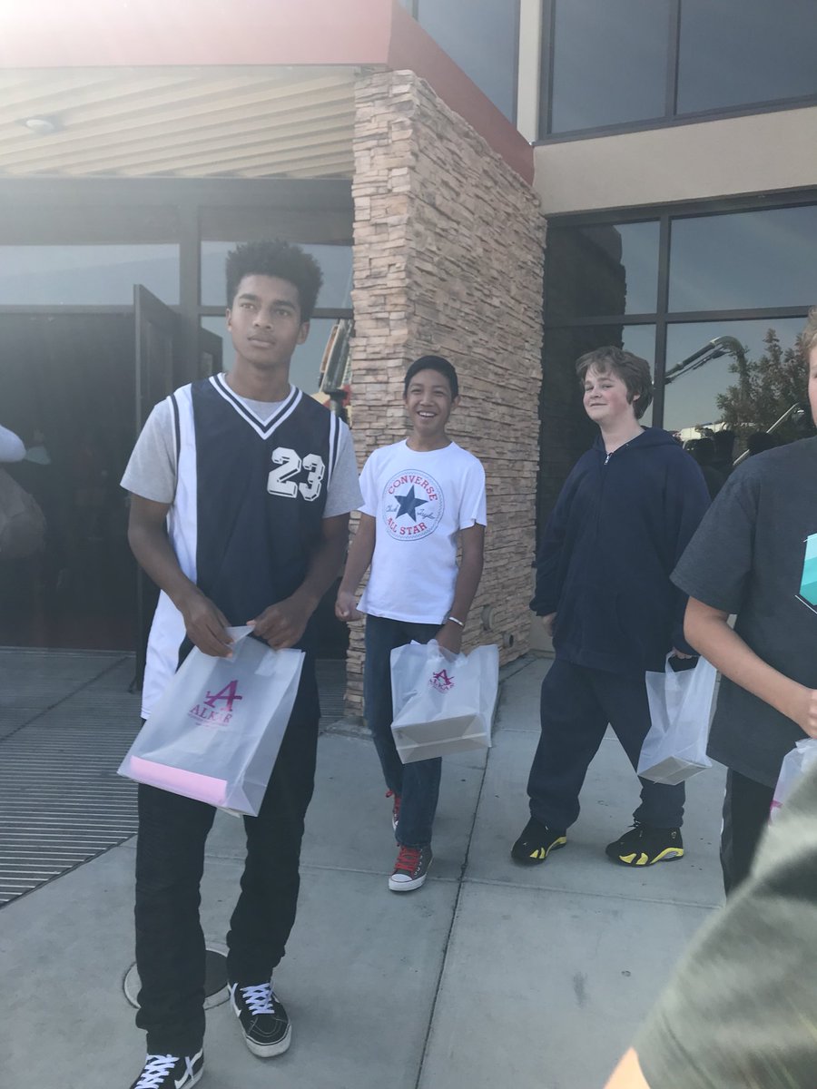 Dover_Bulldogs's tweet image. #dafis 8th graders at #kroccenter for Inspire:Dreams Start Now #FSUSD