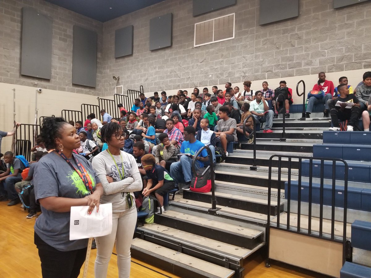 ReGinaBruce's tweet photo. 1ST PEP RALLY EMS STAMPEDE https://t.co/H8yJ3Al7Ki