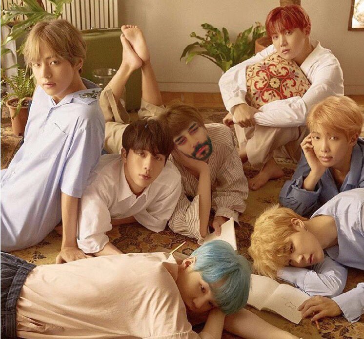 evaristocosta's tweet photo. @whoseok Claro!! Inclusive recebi um convite pra me juntar ao grupo @bts_bighit . O q acha? 🤣🤣 https://t.co/3gY5yBlDJ9
