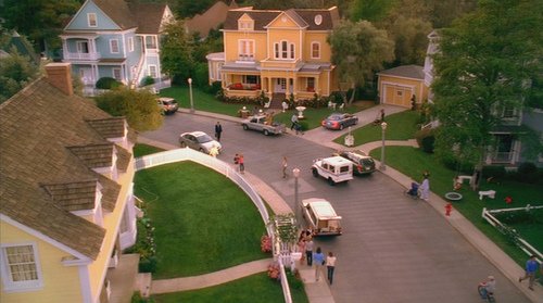 GossipRoomOff's tweet photo. Il y a (déjà) 13 ans, la série culte #DesperateHousewives débutait aux USA ! Elle a su marquer les esprits de nombreux téléspectateurs 😍🏡🍎 https://t.co/MAiW1aNoqd