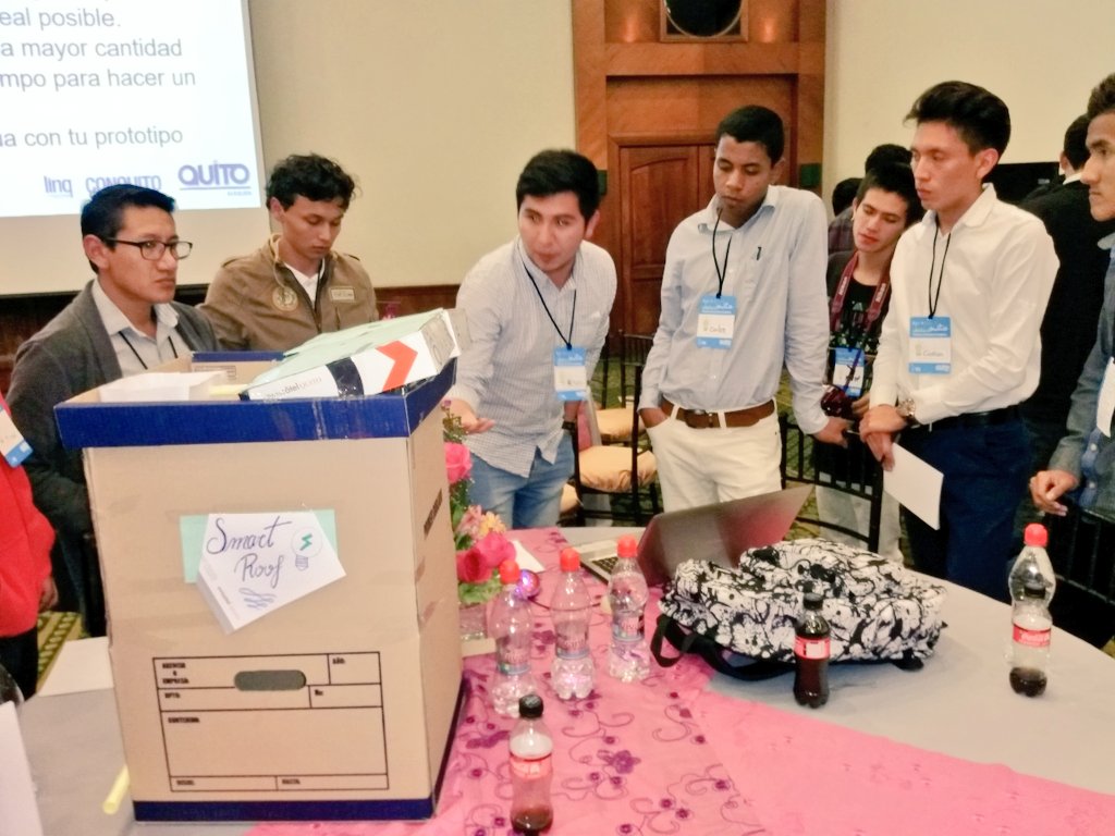 ConquitoUIO's tweet photo. Participantes testean sus proyectos, y la viabilidad de los mismos en un escenario simulado del mercado real. #EficienciaEnergetica. https://t.co/3aC4Qsuvhy