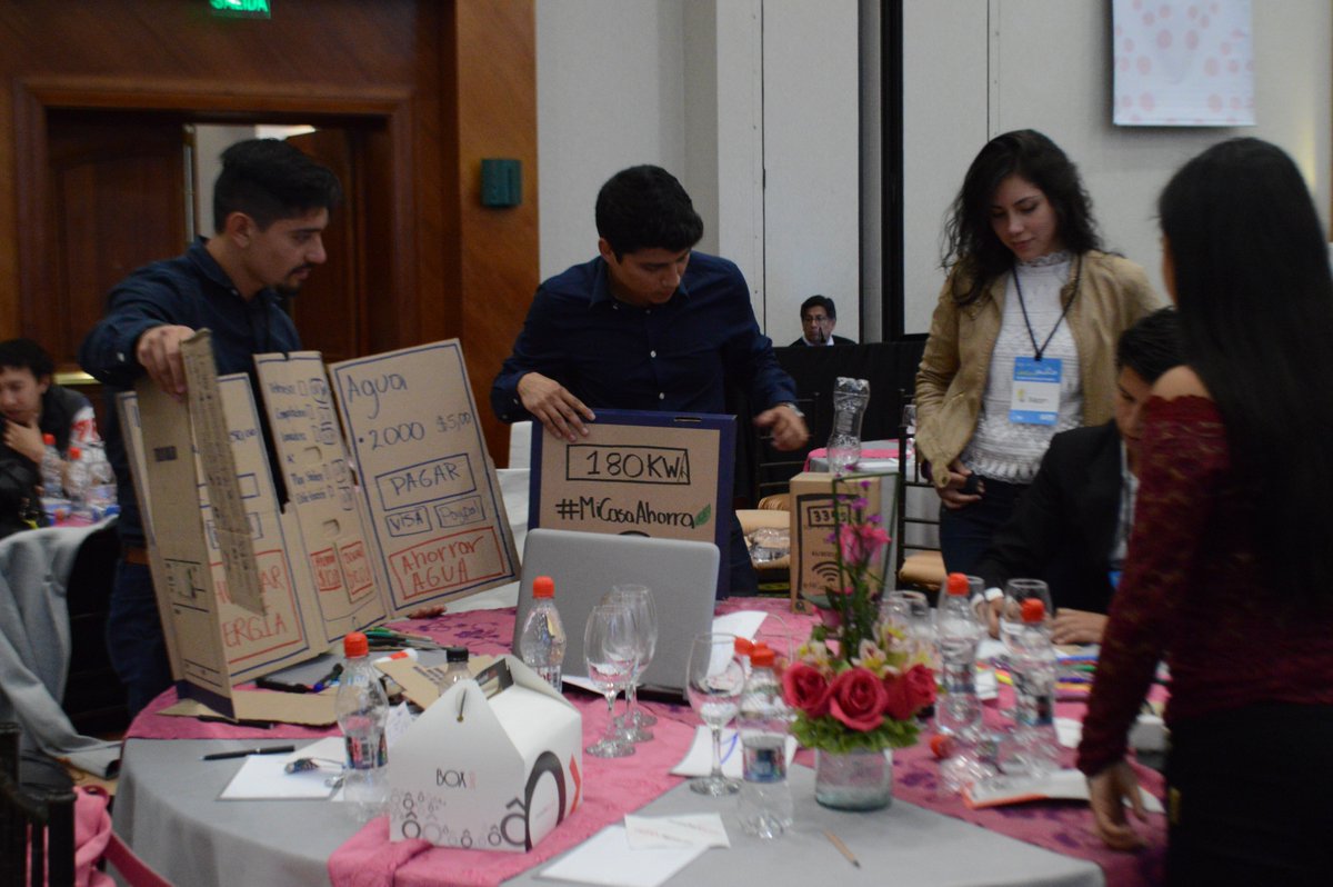 HultPrizeUCE's tweet photo. Testeo de prototipos Ideatón #Quito por un consumo eficiente de agua y energía #QuitoColabora #EficienciaEnergetica #hp18 @HultPrizeEC https://t.co/8LqwcXqqUw