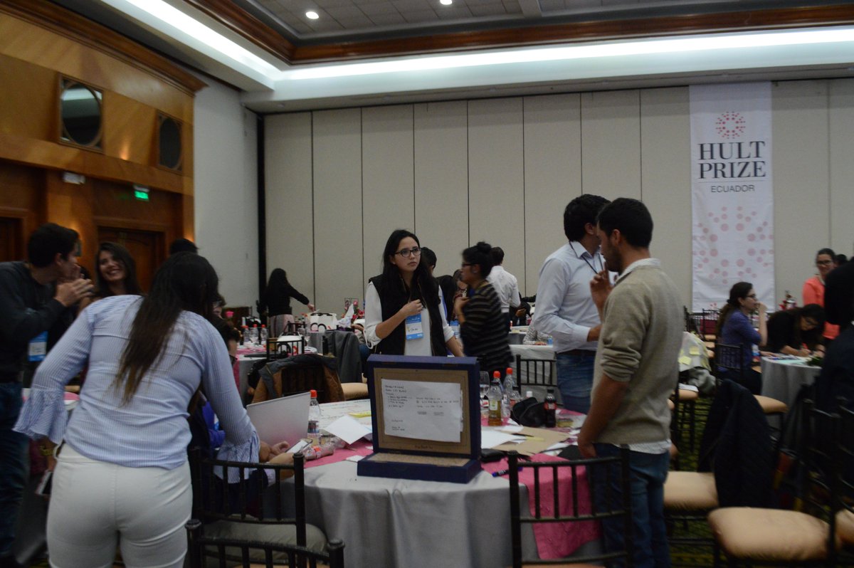 HultPrizeUCE's tweet photo. Testeo de prototipos Ideatón #Quito por un consumo eficiente de agua y energía #QuitoColabora #EficienciaEnergetica #hp18 @HultPrizeEC https://t.co/8LqwcXqqUw