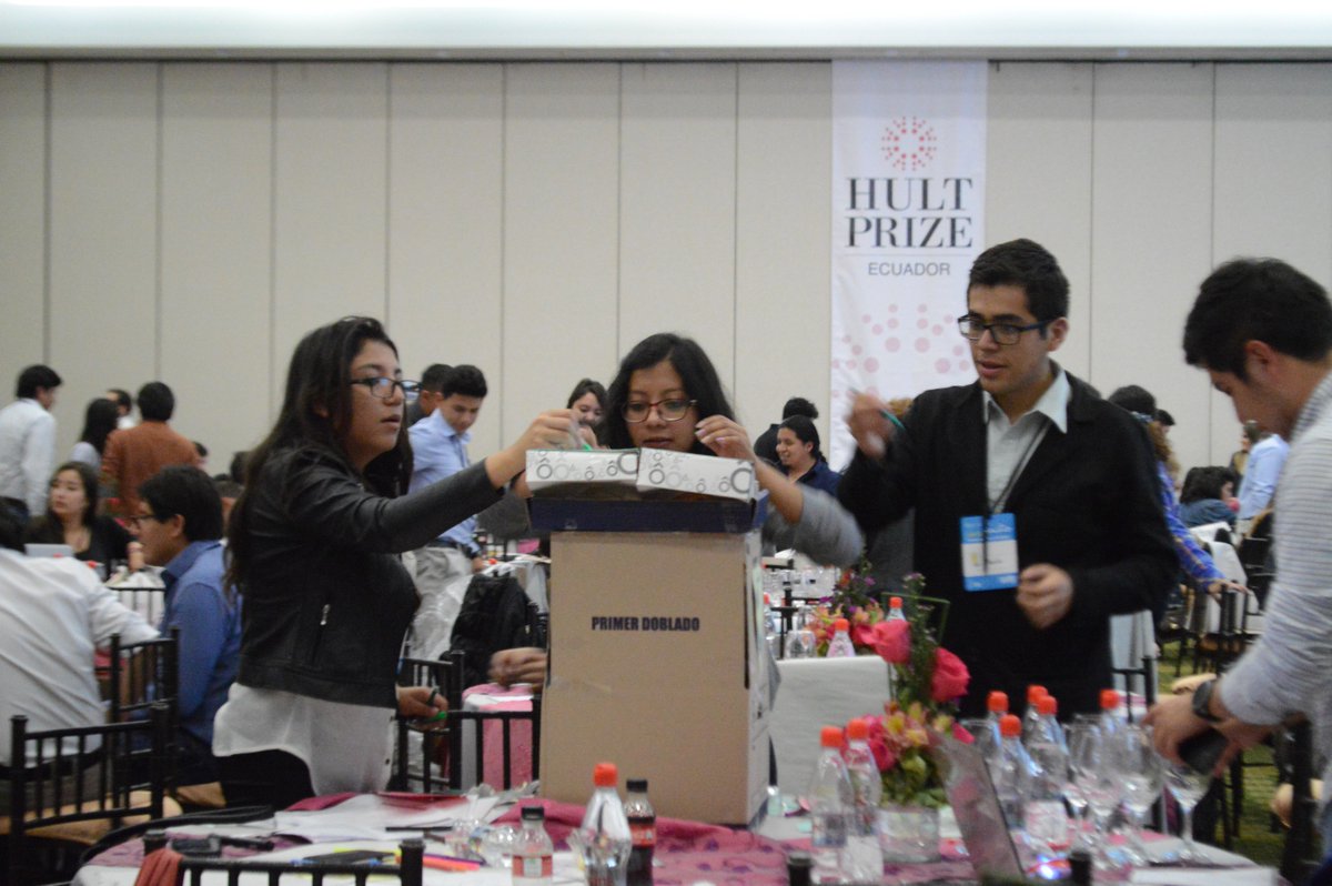 HultPrizeUCE's tweet photo. Testeo de prototipos Ideatón #Quito por un consumo eficiente de agua y energía #QuitoColabora #EficienciaEnergetica #hp18 @HultPrizeEC https://t.co/8LqwcXqqUw