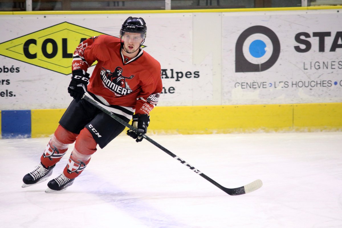 PionniersHockey's tweet photo. [#EPICHE] #SLMhockey | Fin du match | #Epinal l'emporte 2-1 face à #Chamonix ! Merci @GamyoEpinal et #FanseatEpinal pr ce live #GoPionniers https://t.co/NbJjSdYXba