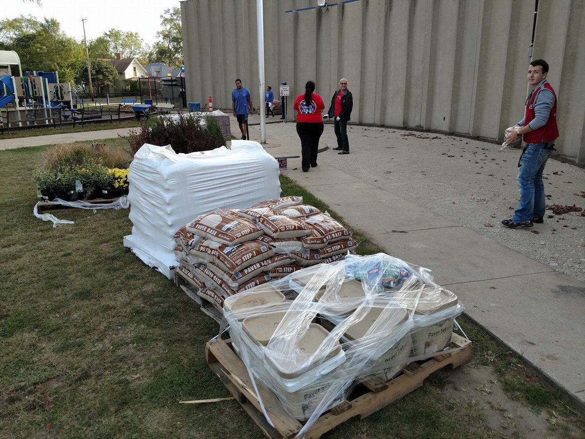 sbvpa's tweet photo. A brand new welcome patio at Martin Luther King Jr. Recreation Center thanks to our local Lowe's. #sbvpa #mlk #community #lowes https://t.co/TaqQxRcCCf