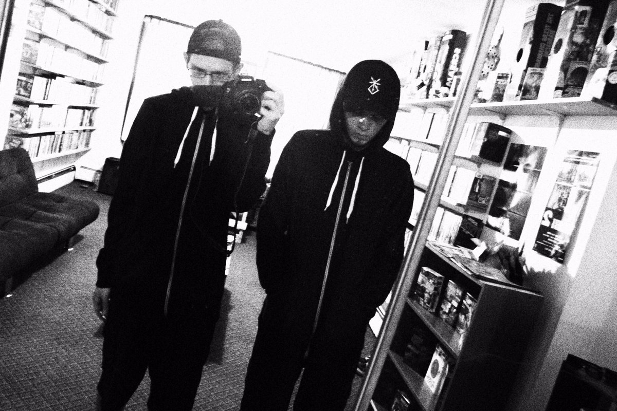 MKJ817's tweet photo. All Black Fit https://t.co/QWiivB3BHM