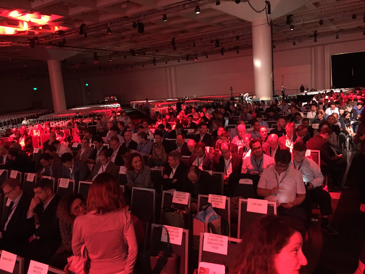 VictorianOracle's tweet image. #oracleinnovation17 in first line for whatch Larry Elison at #OOW17