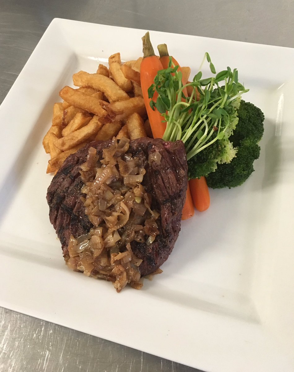 VLADPOUTINEMTL's tweet photo. Mardi à Vendredi 
-Bavette à l'échalote xérès et ail confit
-Cake De Canard confit et aïoli 
-Parpadelle à La crème d'épinards et parmesan https://t.co/IWI14lWUNA
