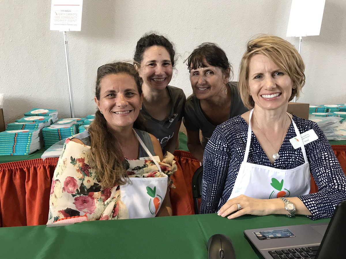 LeerPara3ro's tweet photo. ¡Qué bueno ver al equipo @FortyCarrots tan preparados con 1,000 invitados para ver al @DrDanSiegel en #RiverviewHS! #GLReading @CFSarasota https://t.co/GoTTGybGNP