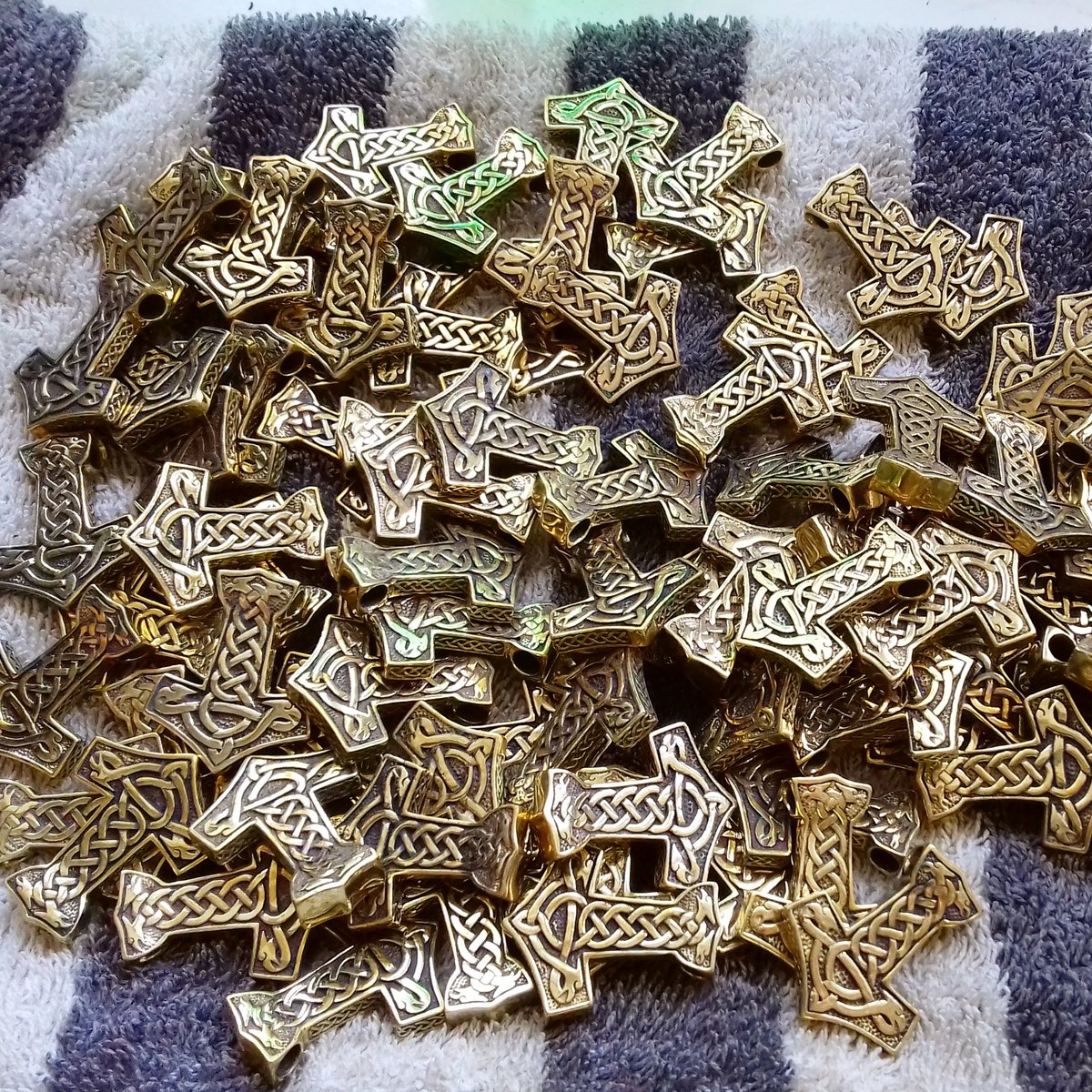 ArtefaktumUA's tweet photo. A huge pile of hammers 😍😍😍
#artefaktum_ua #jewellery #hammer #thor #handmade #hammerofthor #nekclace https://t.co/7b5sw74rzD