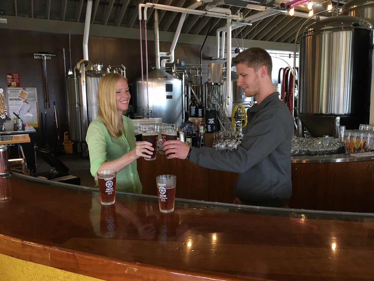 DarleyNewman's tweet photo. Pumpkin ale for fall @gristironbrew. Travel Tip! This brewing company also has an onsite inn for travelers. #flxtwd #watkinsglen #beer https://t.co/dqQrinXIU9