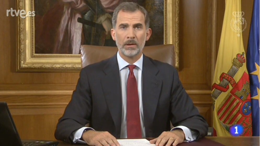 Mortimer_Fu's tweet photo. —Su Majestad.
—Dígame.
—Se comenta por ahí que el discurso se lo ha escrito otro.
—¿Qué Rajoy ni qué Rajoy? https://t.co/4Xa86rmeGM
